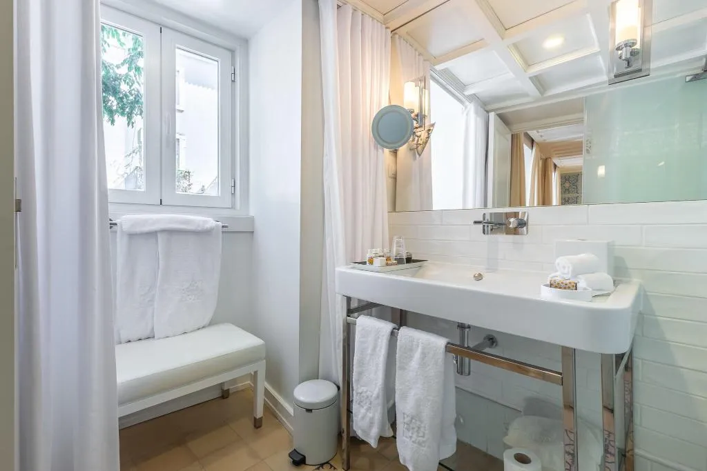 DOUBLE SUPERIOR WITH DOUBLE BED Room, Santiago De Alfama - Boutique Hotel, Lisbon