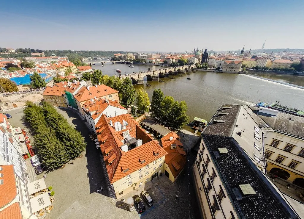 General view, Archibald at the Charles Bridge, Prague