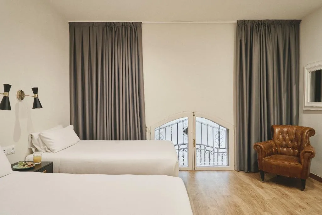 QUADRUPLE STANDARD Room, Meson Castilla Atiram Hotel, Barcelona