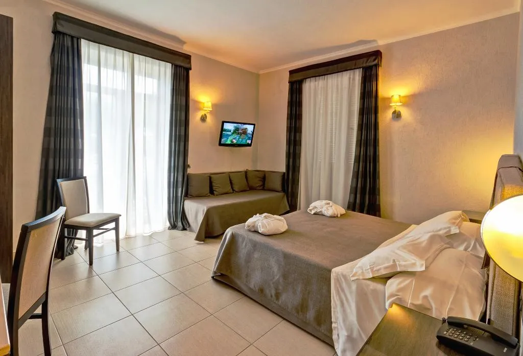 TRIPLE COMFORT Room, Regina Palace Terme, Naples