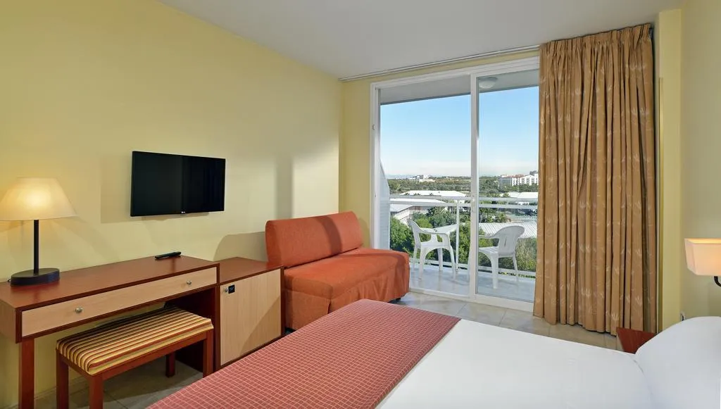 QUADRUPLE STANDARD Room, Sol Costa Daurada, Costa Dorada