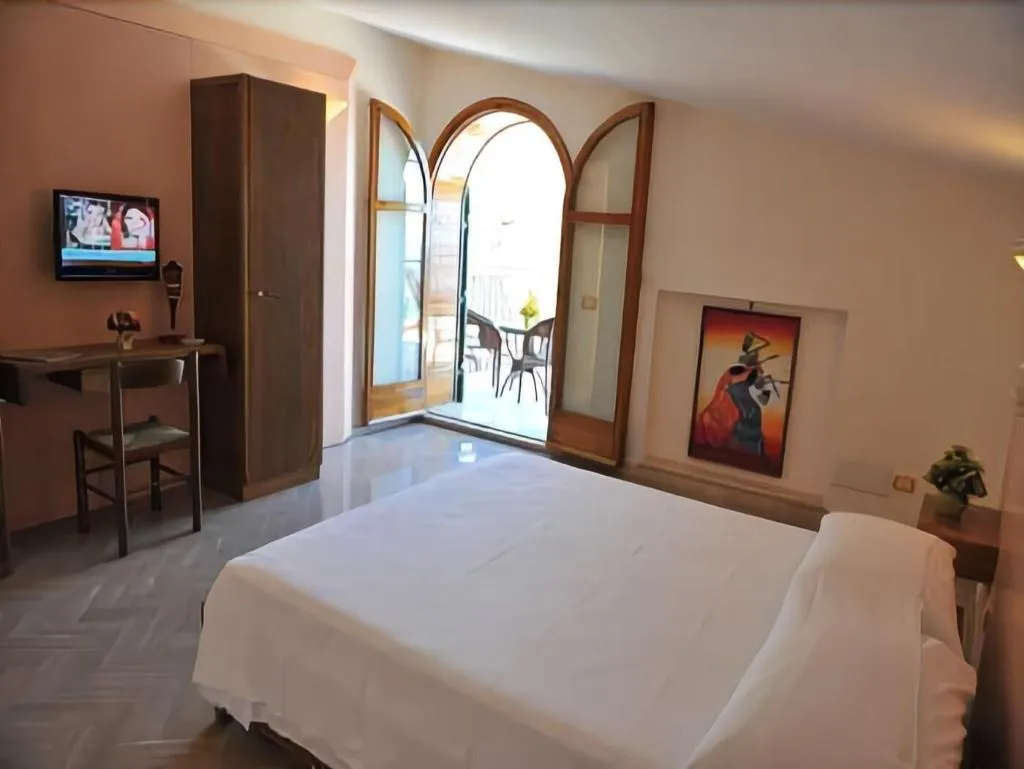 Room, Le Due Sirene, Naples