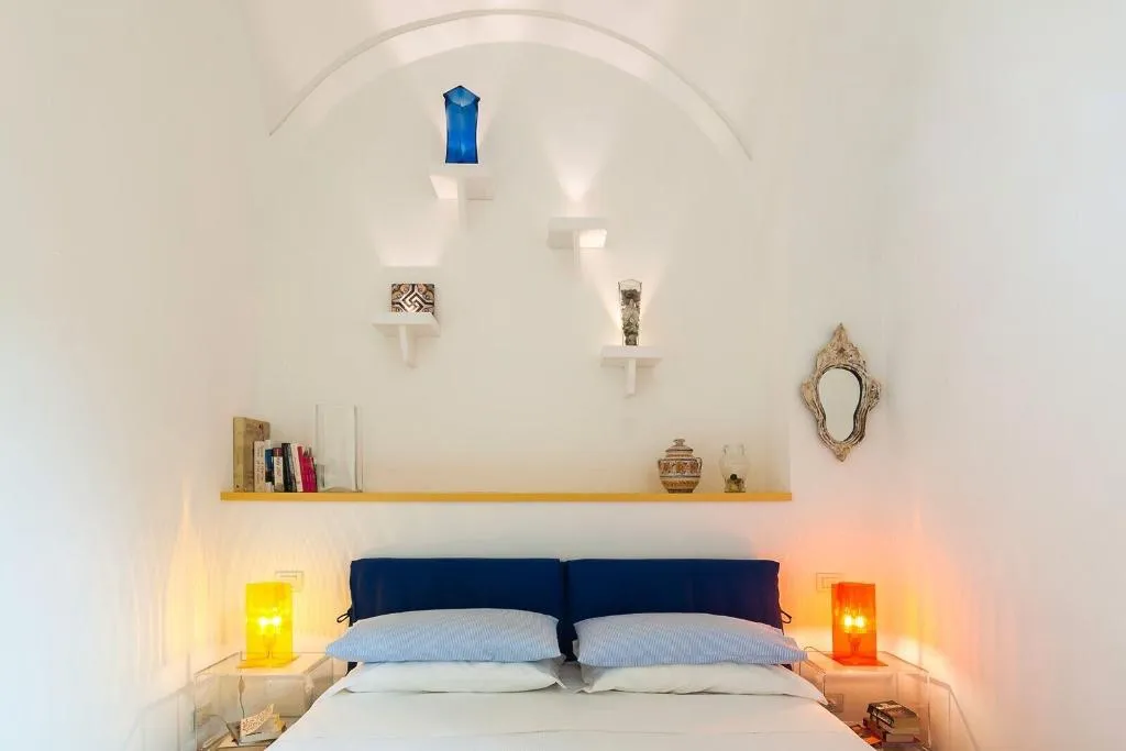 Room, Casa Astarita, Naples