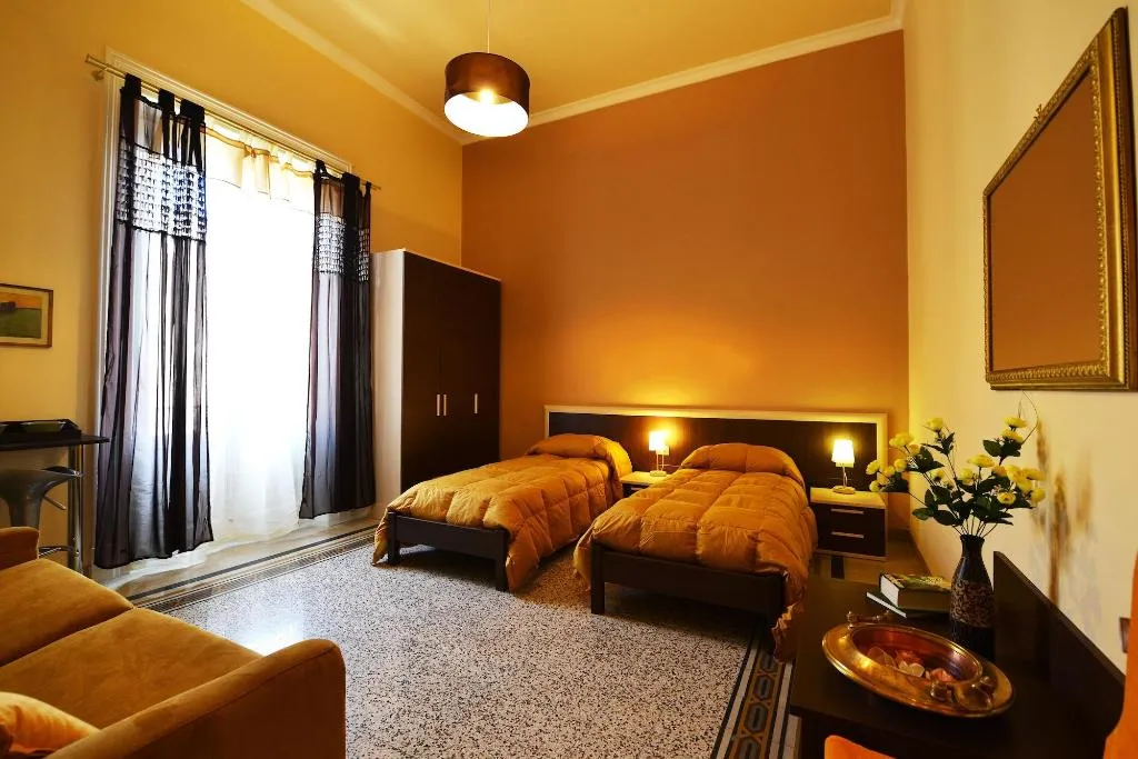 Room, 174 Via Roma, Palermo