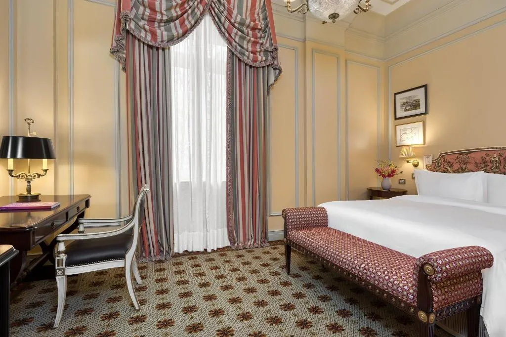 DOUBLE CLASSIC Room, Grande Bretagne, A Luxury Collection Hotel, Athens