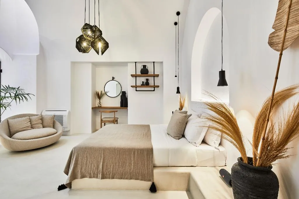 SUITE SUPERIOR WITH PRIVATE POOL Room, You And Me Suites, Santorini