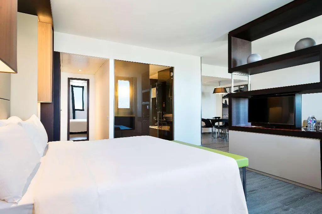 JUNIOR SUITE STANDARD Room, Hotel Barcelona Condal Mar Affiliated by Meliá, Barcelona