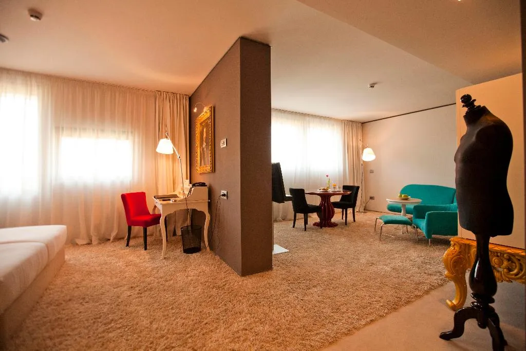 JUNIOR SUITE STANDARD Room, Graffit Gallery Hotel, Varna