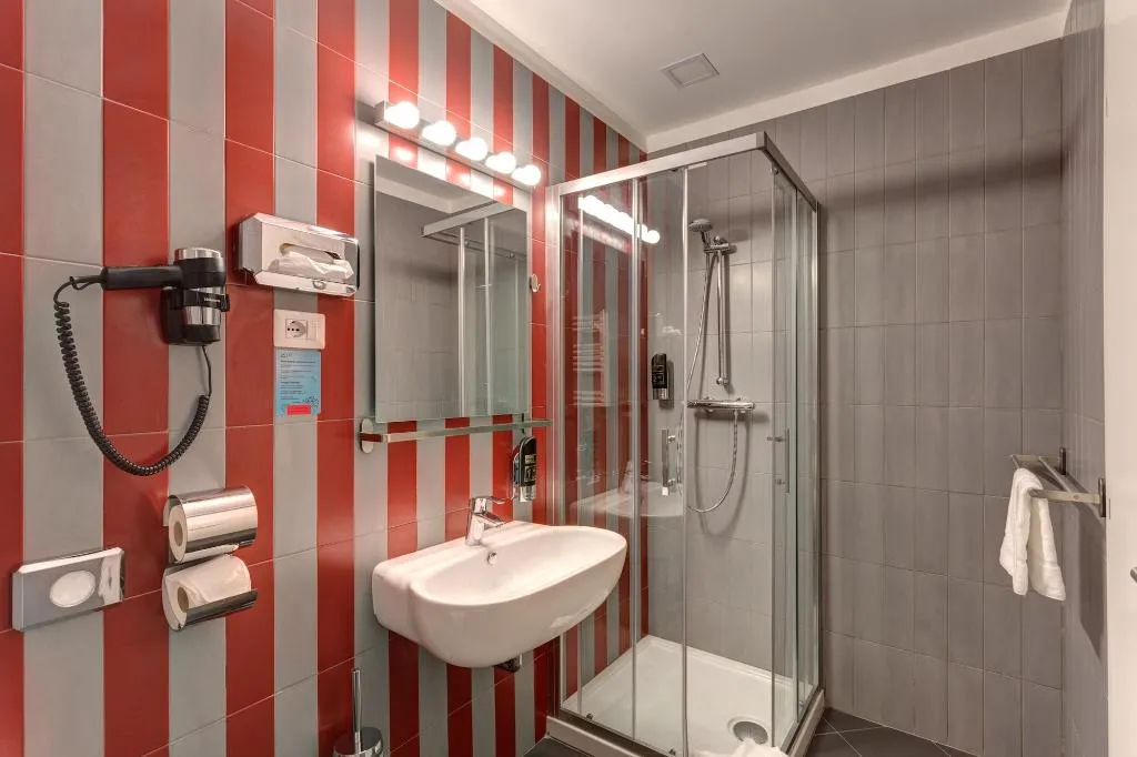 Room, Meininger Roma Termini, Naples