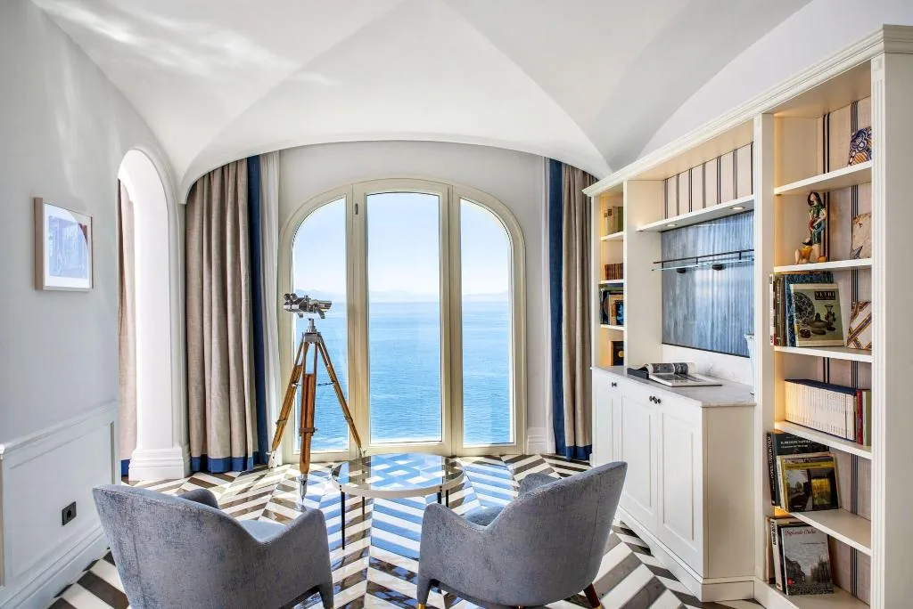 Room, Borgo Santandrea, Naples