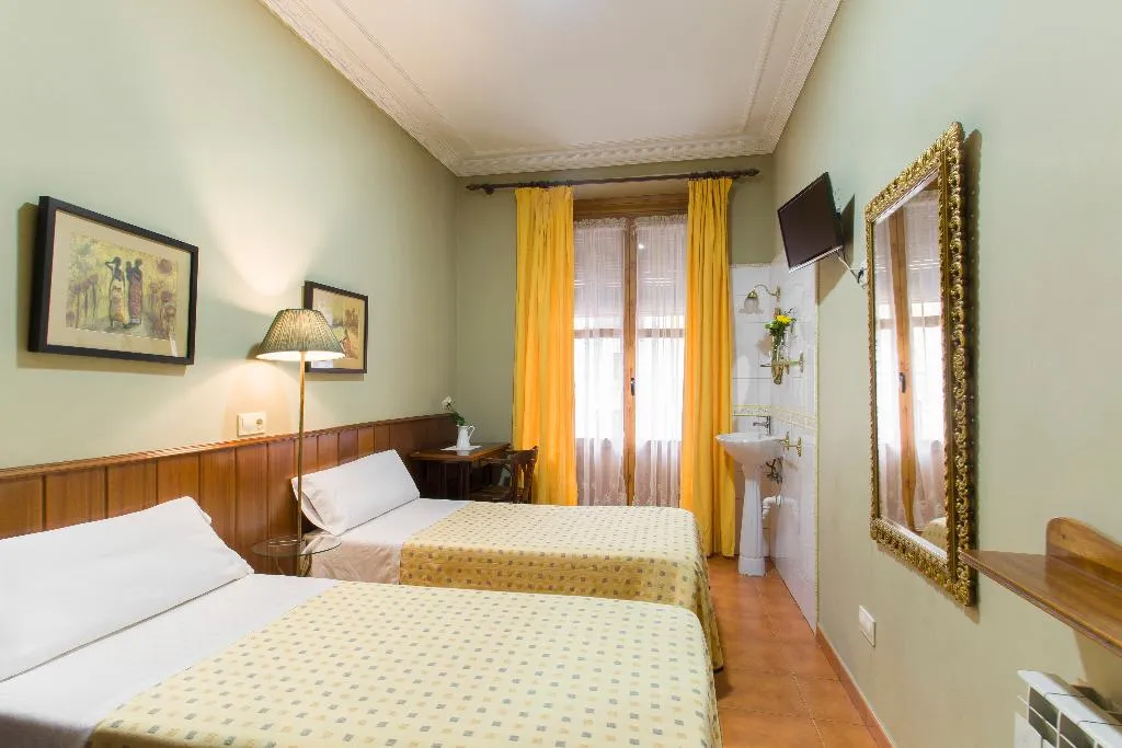 TRIPLE STANDARD Room, La Vera, Madrid
