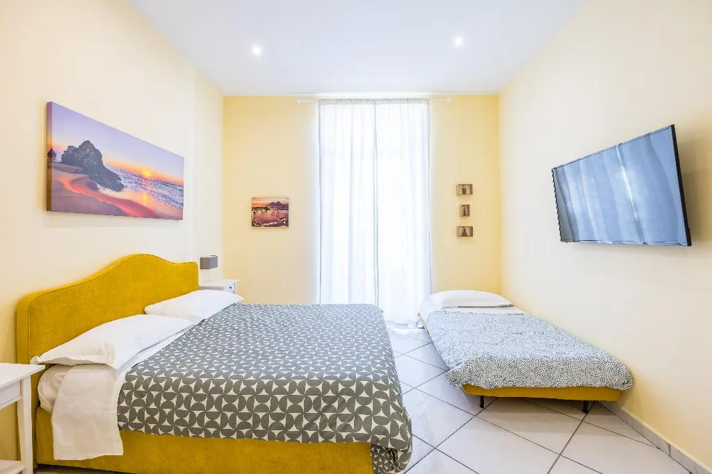 TRIPLE CLASSIC Room, La Casa Di Bruno, Naples