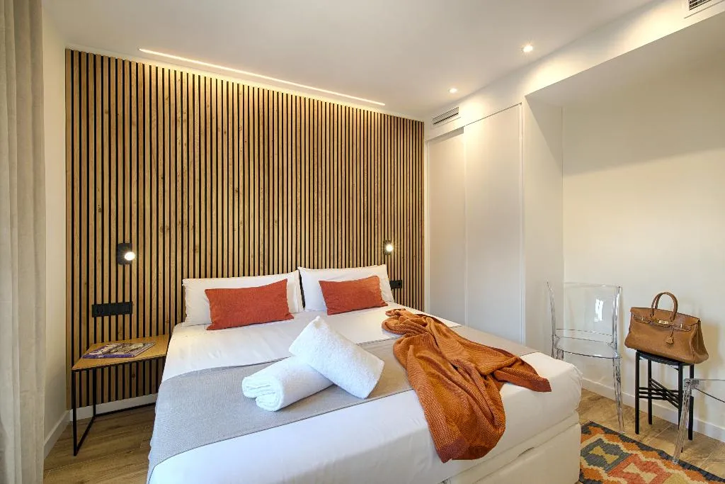 APARTMENT THREE BEDROOMS TWO BATHROOMS Room, Mercedes Heritage Apartments, Barcelona