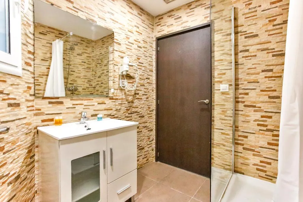 TWIN STANDARD Room, Laramond Barcelona Rooms, Barcelona
