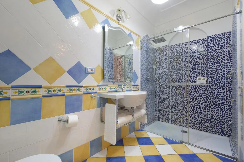 Room, La Sorgente Del Sole, Naples