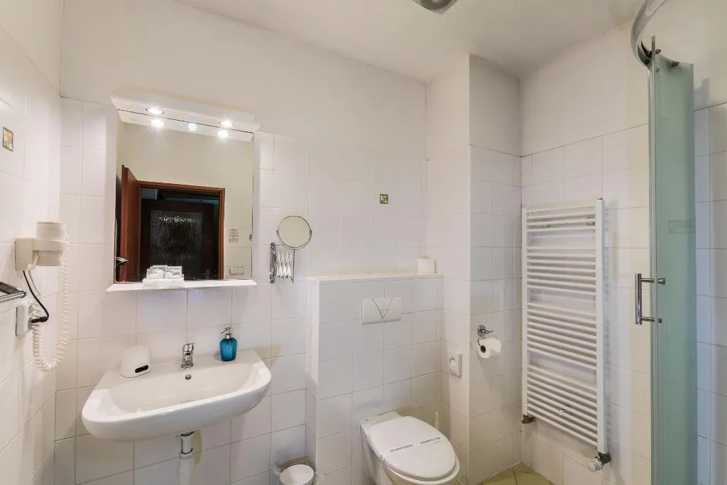 Room, Augustus et Otto, Prague