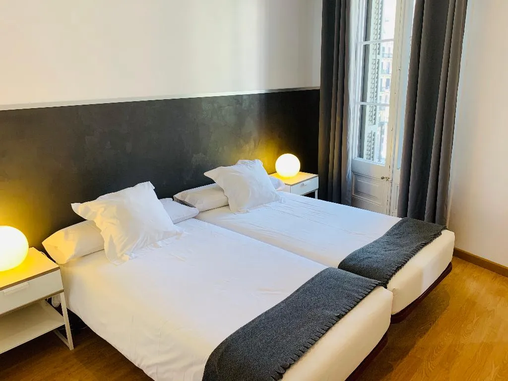 TWIN Shared external bathroom Room, Super Balmes Guest House, Barcelona