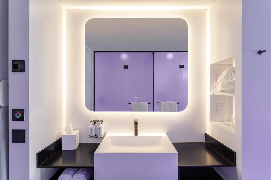 DOUBLE CITY VIEW QUEEN BED Room, Yotel Porto, Porto