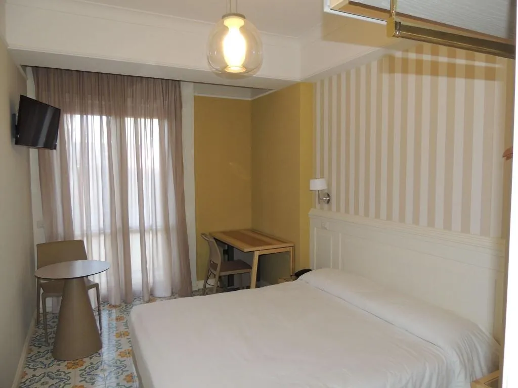 Double or Twin WITH DOUBLE BED Room, Hotel Zeus Pompei, Naples