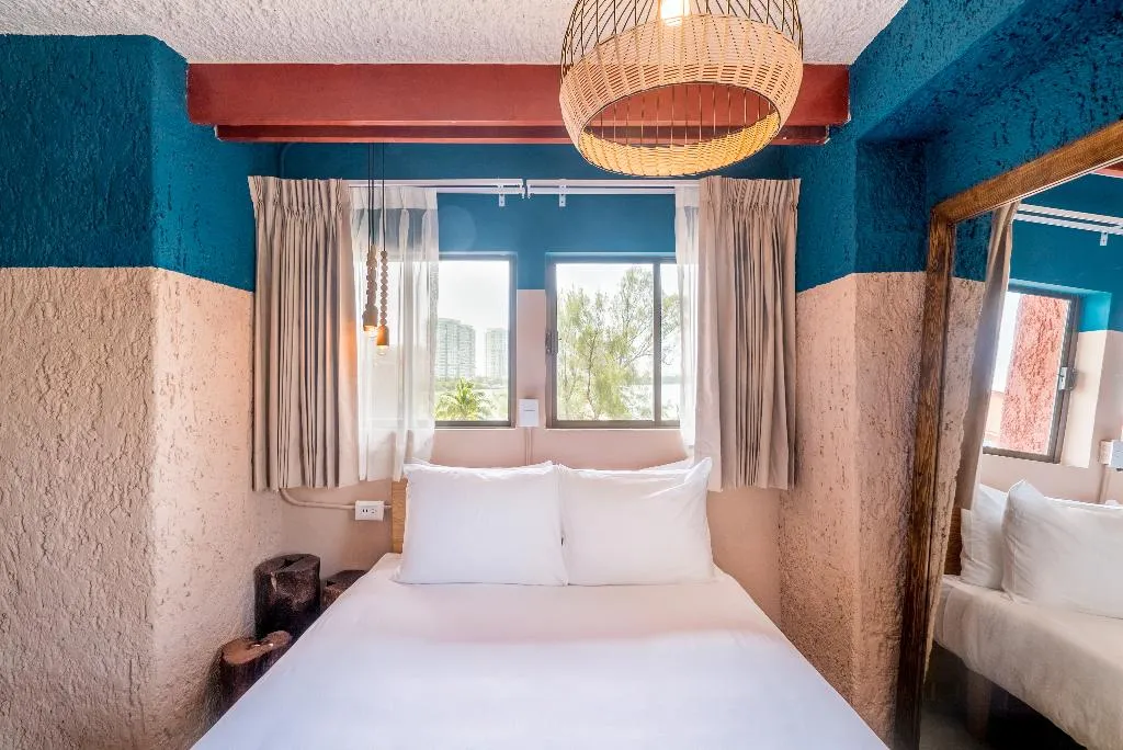 DOUBLE WITH SHARED BATHROOM Room, Nílu Cancún Zona Hotelera by Selina, Cancun Area