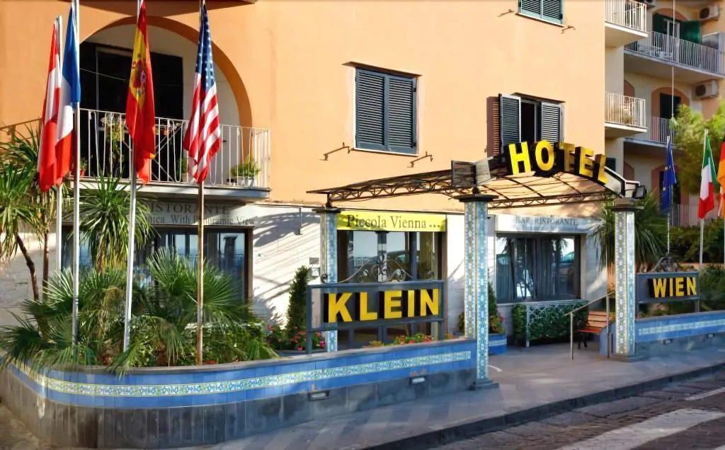 General view, Hotel Klein Wien, Naples
