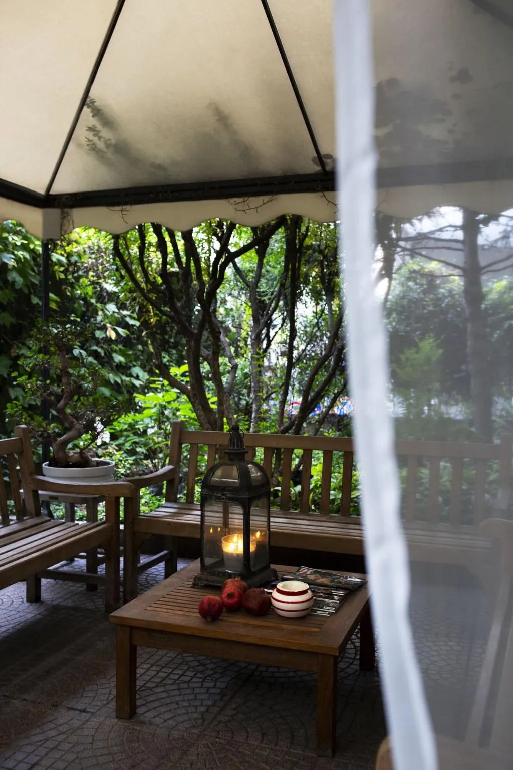Terrace, Colombia, Milan
