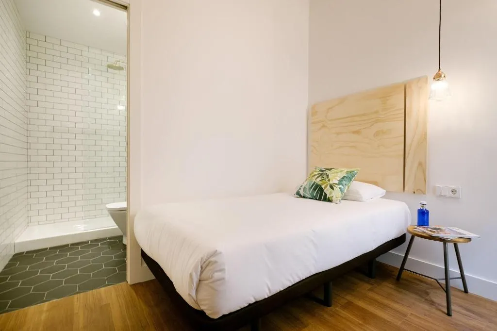 Room, Magatzem 128, Barcelona