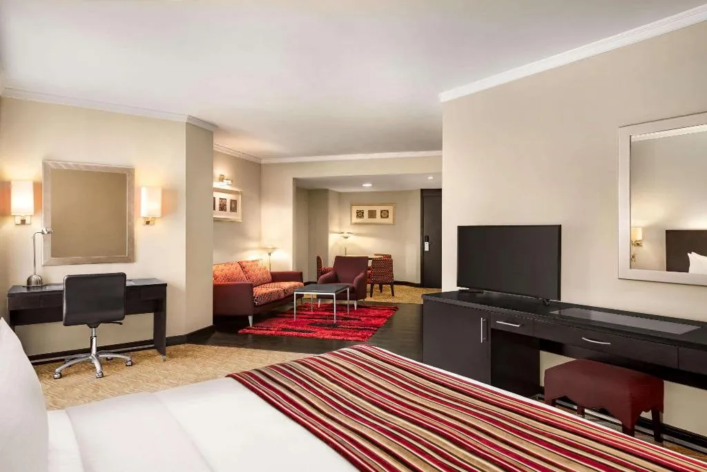 SUITE PRESTIGE Room, Ramada Plaza by Wyndham Dubai Deira, Dubai