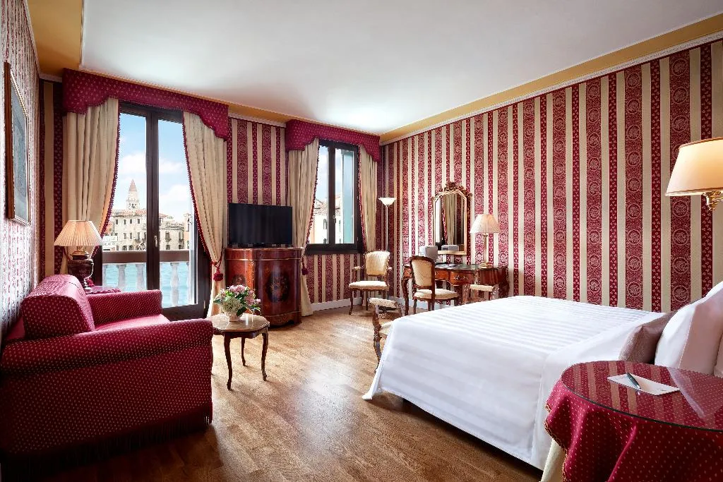 JUNIOR SUITE CANAL VIEW Room, Sina Palazzo Sant'Angelo, Venice