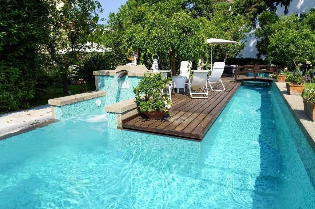 Sports and Entertainment, Villa Manning Relais, Naples