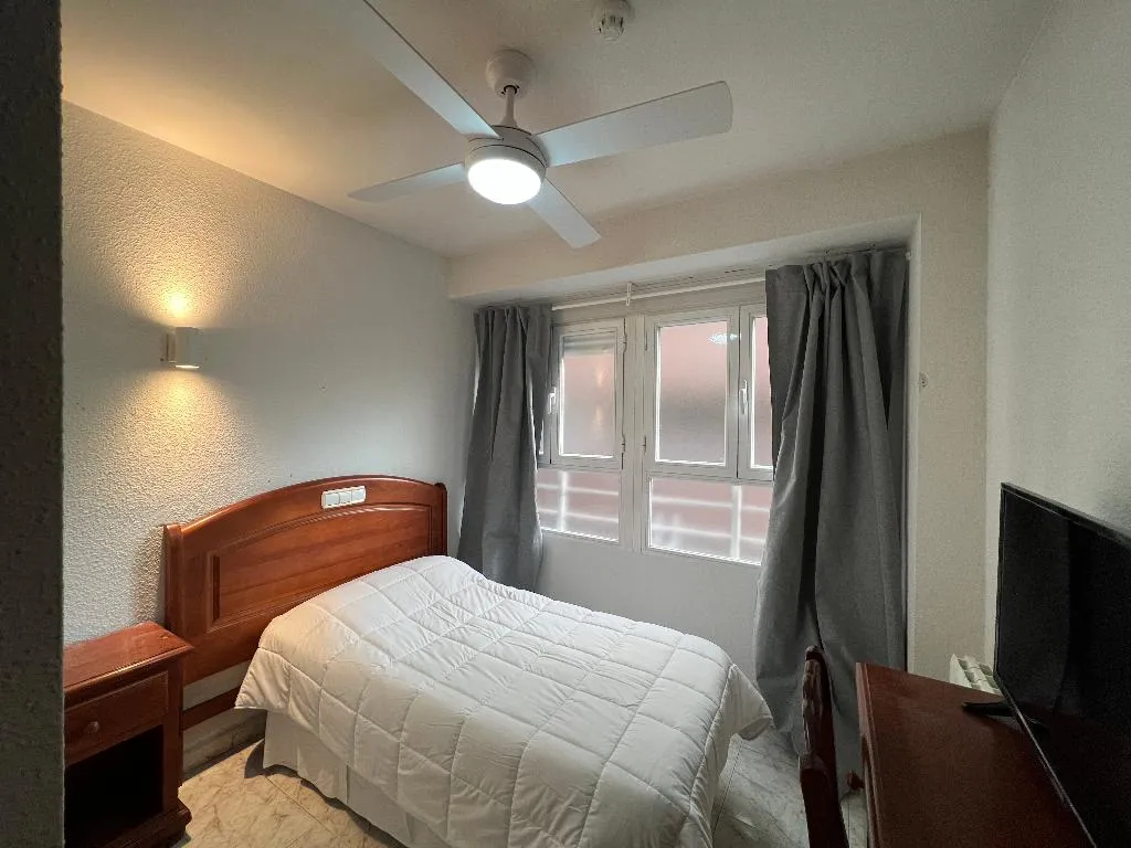 SINGLE STANDARD Room, Hostal La Embajada, Madrid