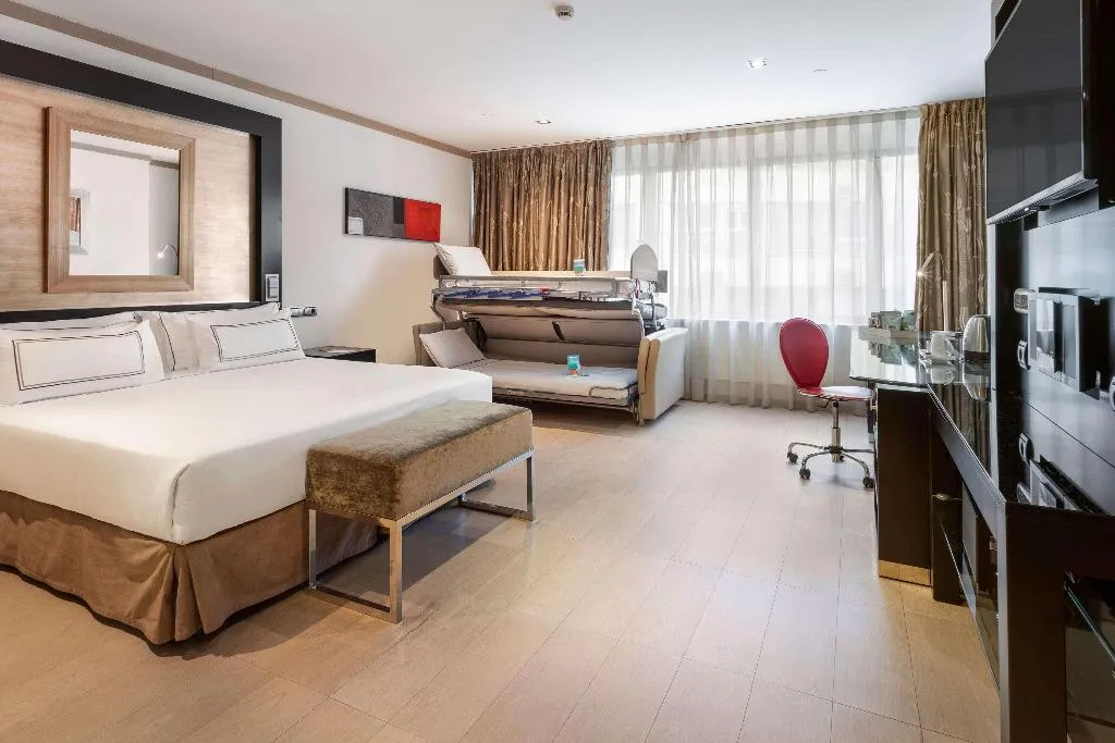 FAMILY ROOM STANDARD Room, Melia Madrid Princesa, Madrid