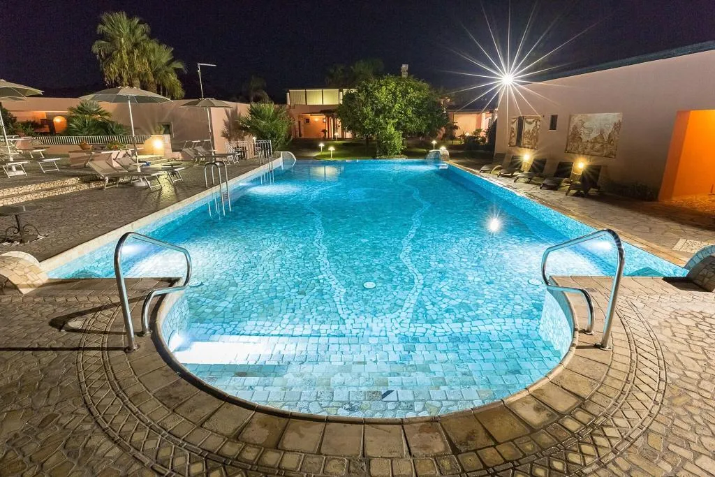 Pool, Eros, Palermo