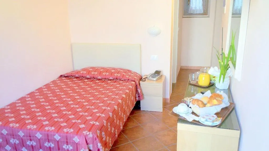 Room, Rita Major, Florence