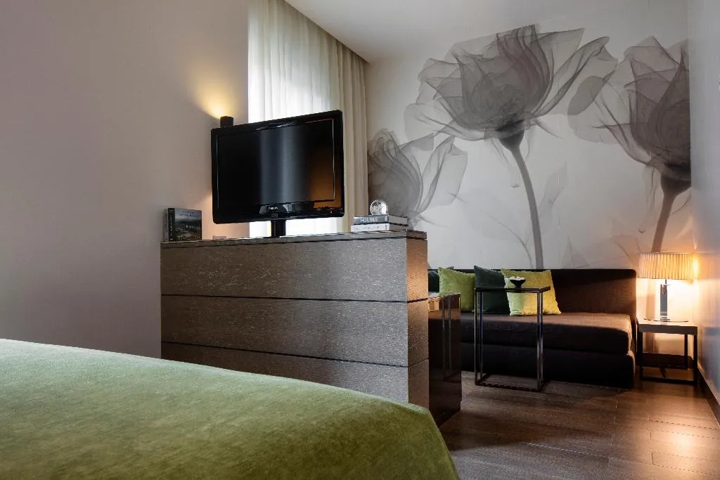 JUNIOR SUITE STANDARD Room, Starhotels E.c.ho. Milano, Milan