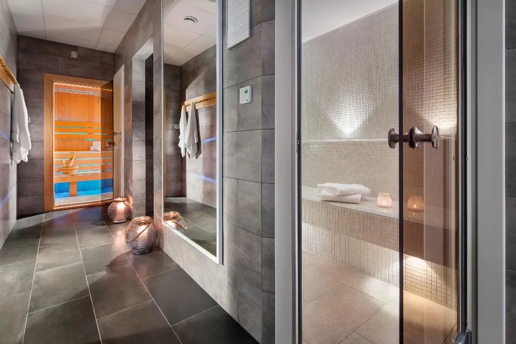 Sports and Entertainment, Hotel Aquarion Family & Friends - Destigo Hotels, Krakow