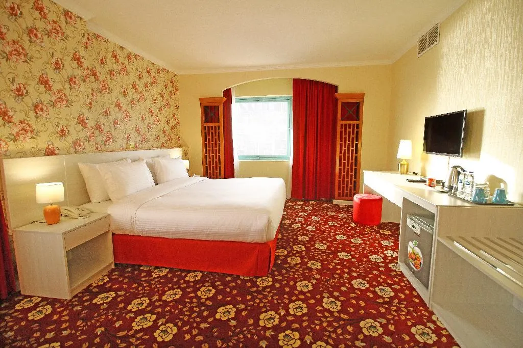 Double or Twin GRAND WITH VIEWS Room, The George Hotel by Saffron Dubai Creek, Dubai