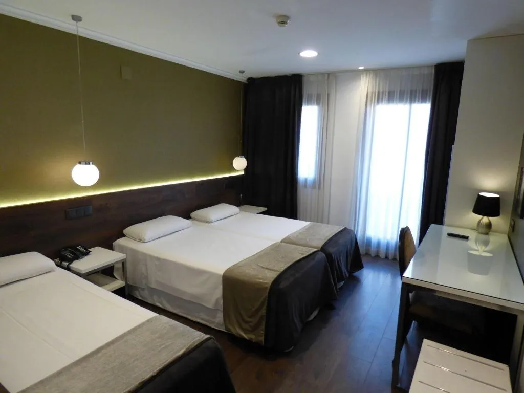 TRIPLE BASIC Room, Moderno, Barcelona