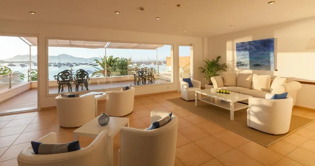 Lobby, Capri, Majorca