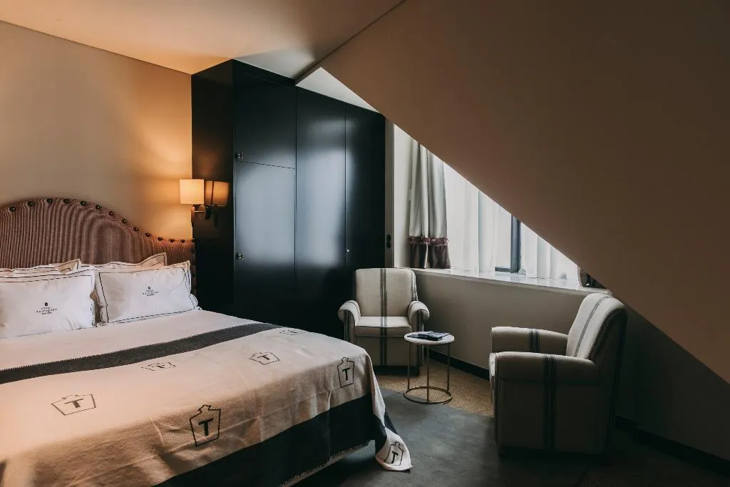 APARTMENT TWO BEDROOMS Room, Torel Palace Porto, Porto