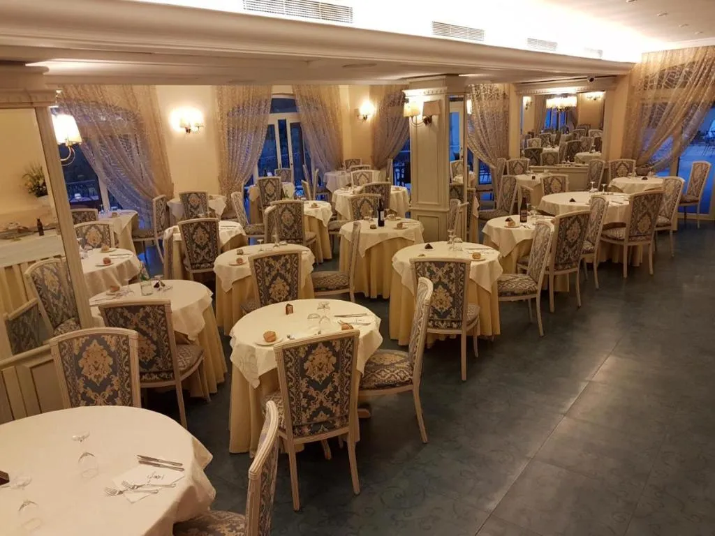 Restaurant, La Vue D'Or, Naples