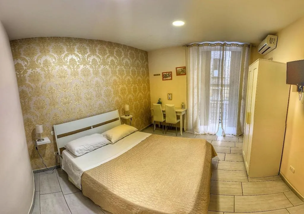Room, B&B 248, Naples