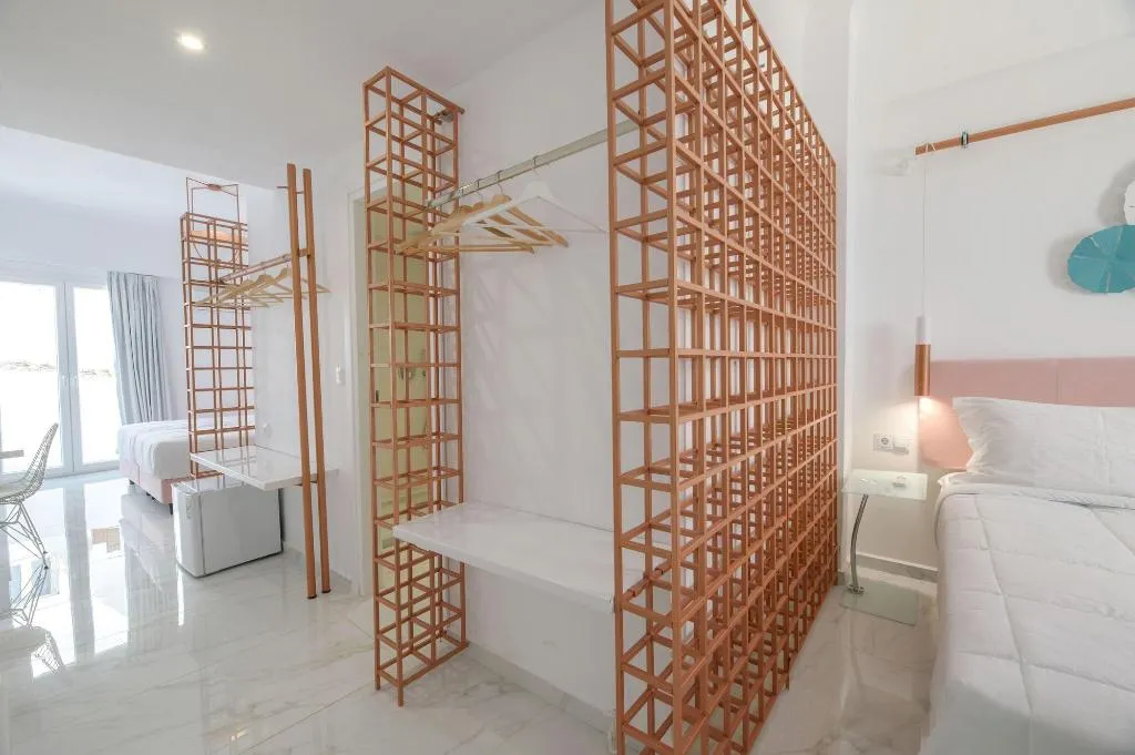 Room, Nama, Mykonos