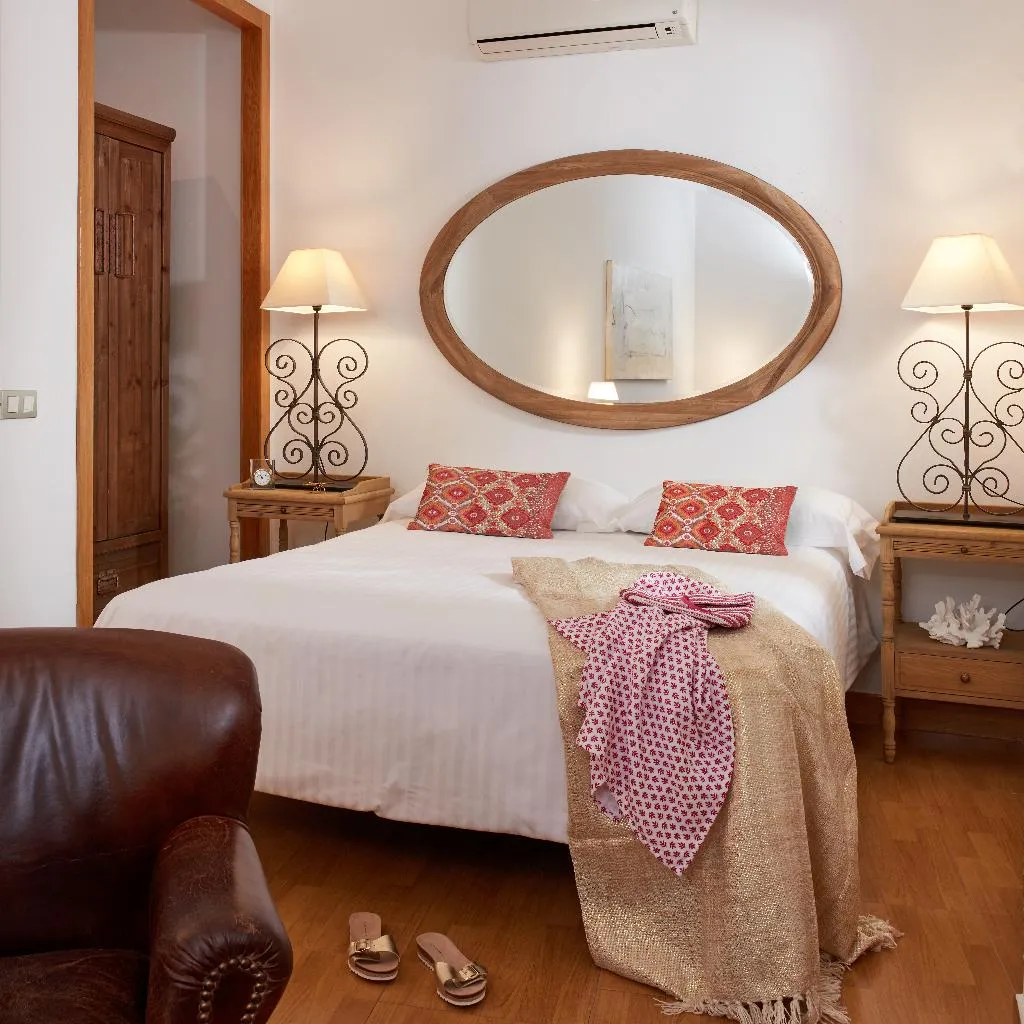 APARTMENT DELUXE TWO BEDROOM Room, Lodgingmalaga Plaza de la Constitucion, Costa Del Sol