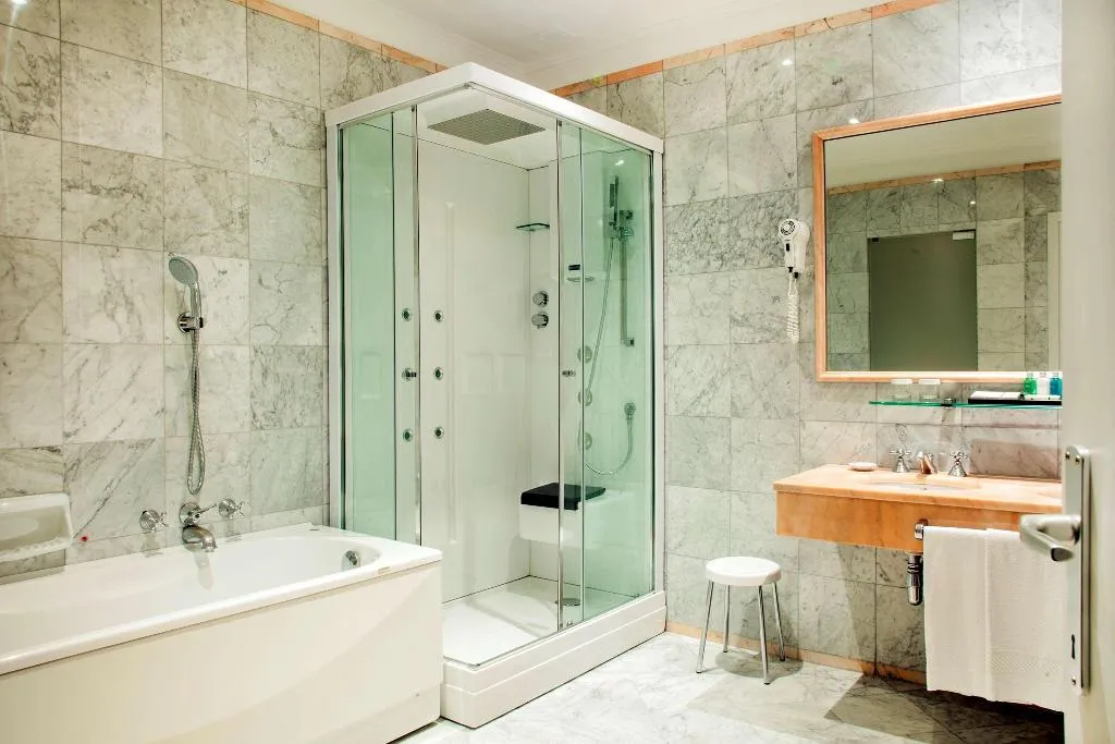 Room, Sina De la Ville, Milan