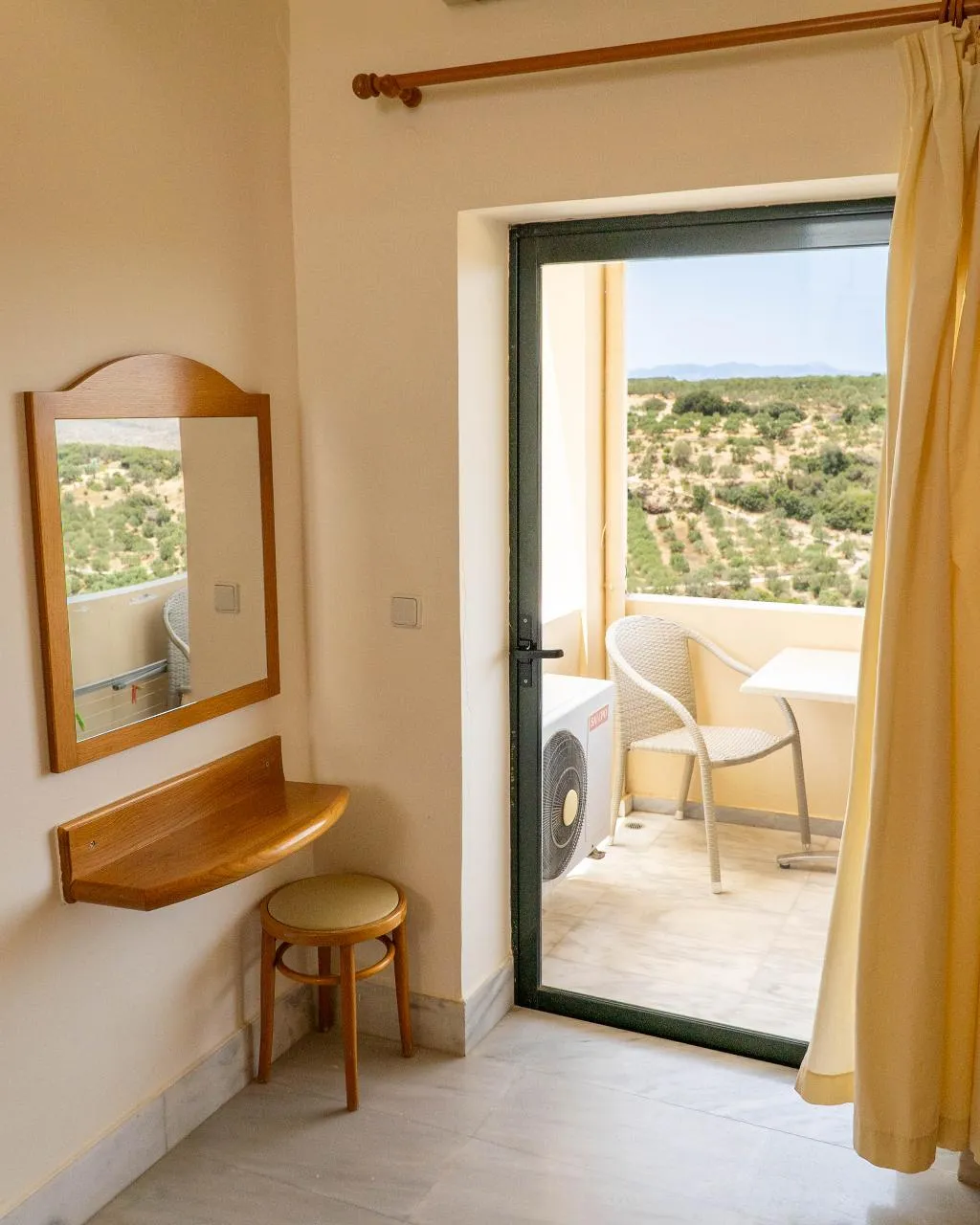 Room, Orestis, Crete