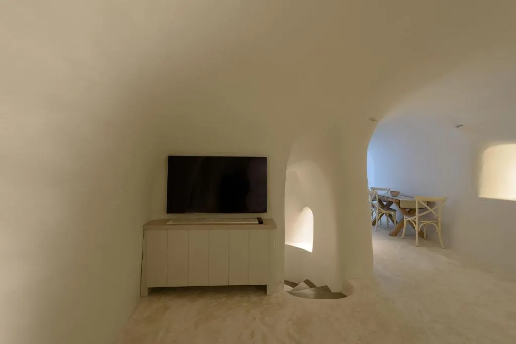 SUITE WITH JACUZZI Room, Kapari Natural Resort - member of Unique Lodges Na, Santorini