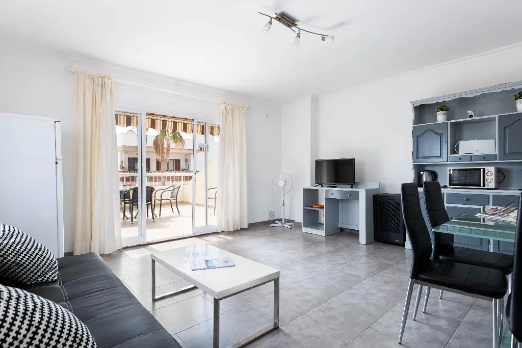APARTMENT TWO BEDROOMS WITH TERRACE Room, Acapulco Apartments, Majorca