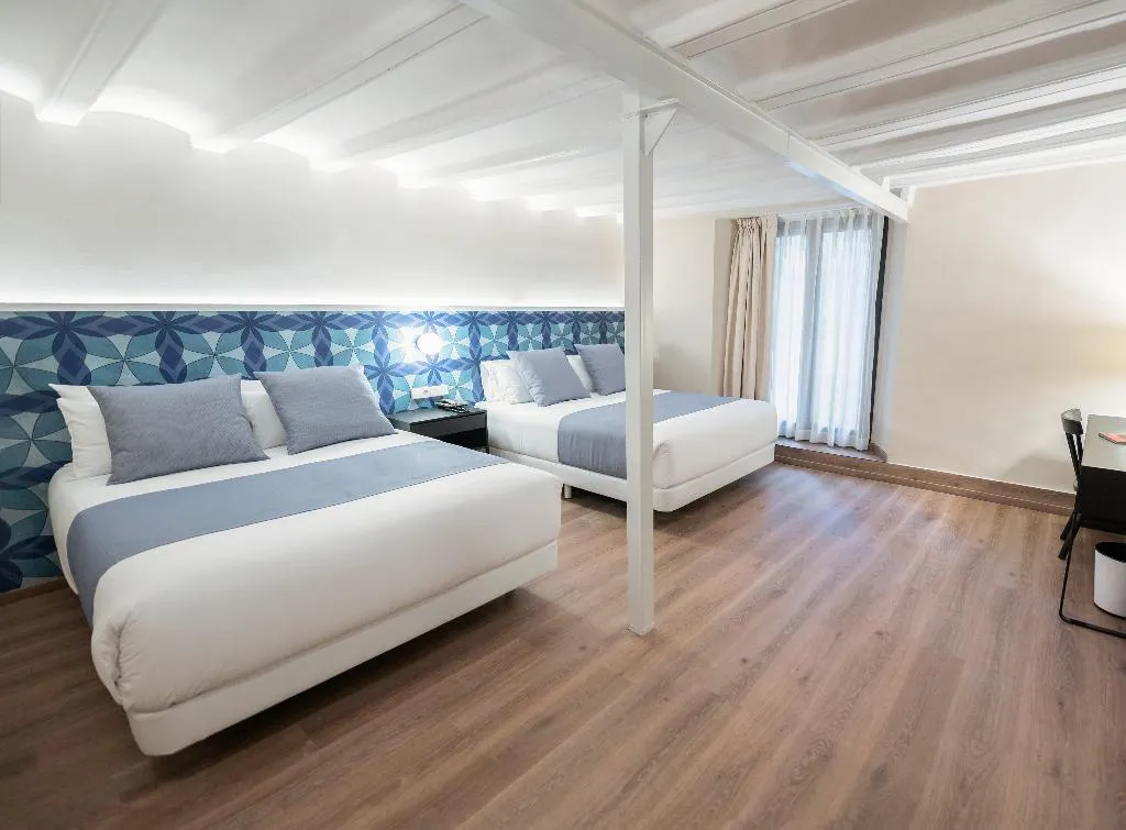 SUITE CAPACITY 5 Room, Hesperia Barri Gòtic, Barcelona