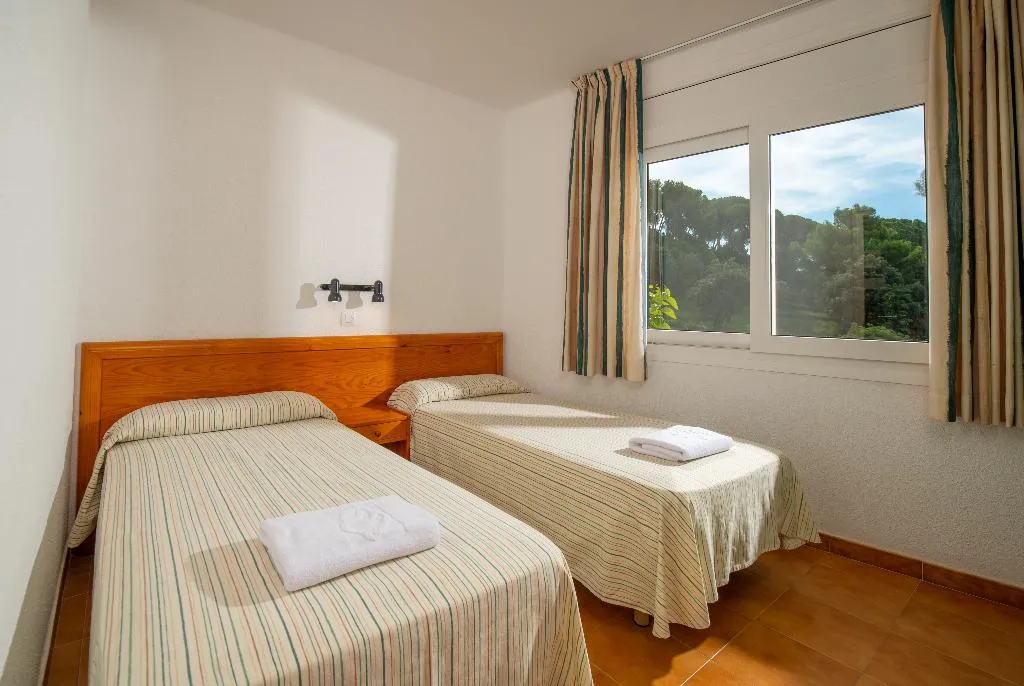 APARTMENT CAPACITY 6 TWO BEDROOMS Room, Albamar, Costa Brava